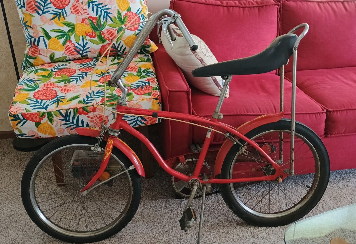 Vintage 1972 Huffy Red Hot Dragster Rat Rod Bike 3 Speed Banana Seat.
See our other great vintage items now posted.
Thank you