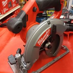 MILWAUKEE M12 FUEL BRUSHLESS  5-3/8"  (136MM) CIRCULAR SAW.  TOOL ONLY 