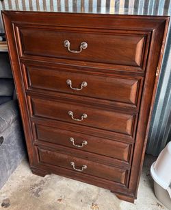 Brown 5 drawer dresser
