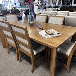 Gorgeous Oak Dining Set! $1299 🧡☎️⭐️