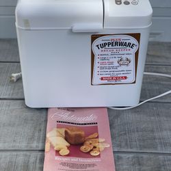 New West Bend Automatic Bread&Dough Maker 1.5 lb w/Tupperware Keeper&Recipe Book
