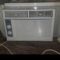 5000 BTU Window AC Unit !