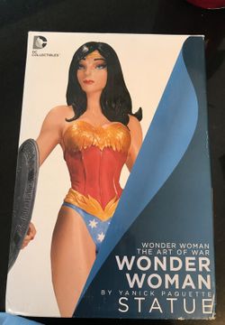Wonder Woman the art of war by Yanick Paquette Statue