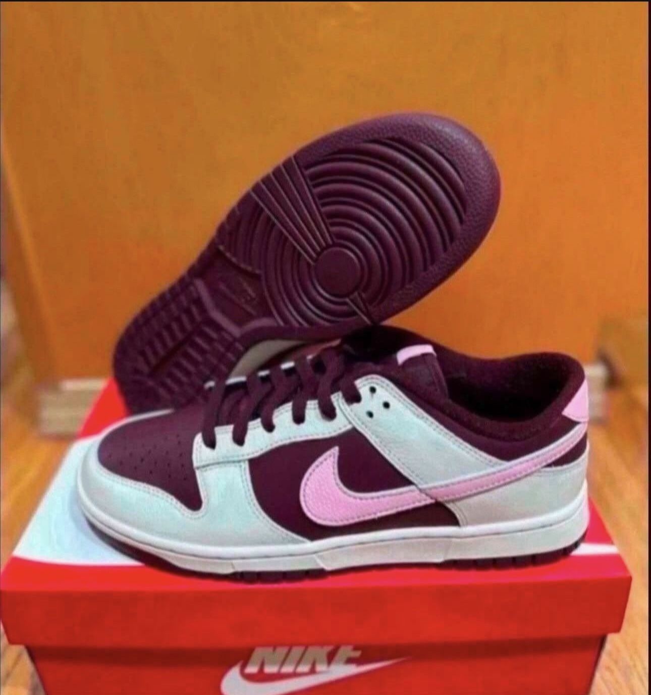 Nike Dunk Low Valentine's Day 2023 Size 9 Brand New
