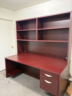 Case Office Furniture 2000 Series Desk with Hutch – Almost New!