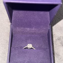 10k White gold Diamond Engagement Ring