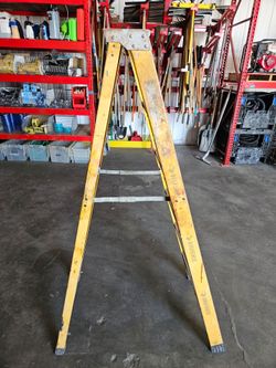 6 FT Ladder Husky Yellow used