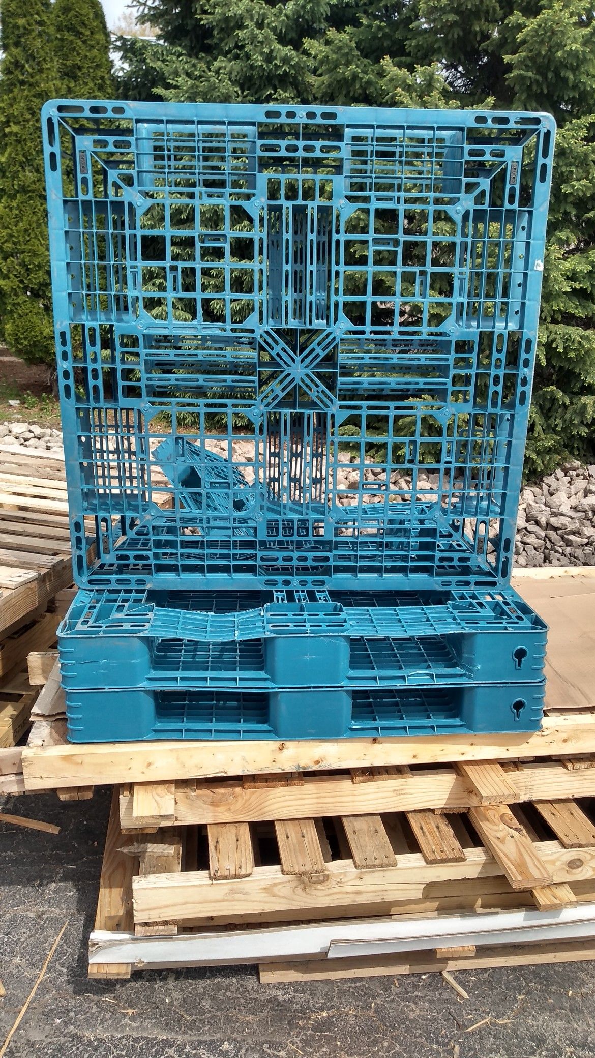 Plastic hevy duty double sided pallets