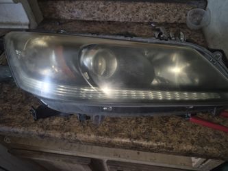 One headlight for 2013 Honda Accord