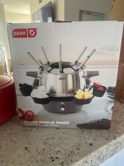 Dash Deluxe Fondue Maker