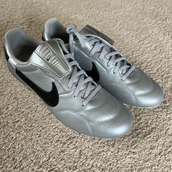 Nike Men’s Soccer Shoes Size 8.5 Futbol Sports 