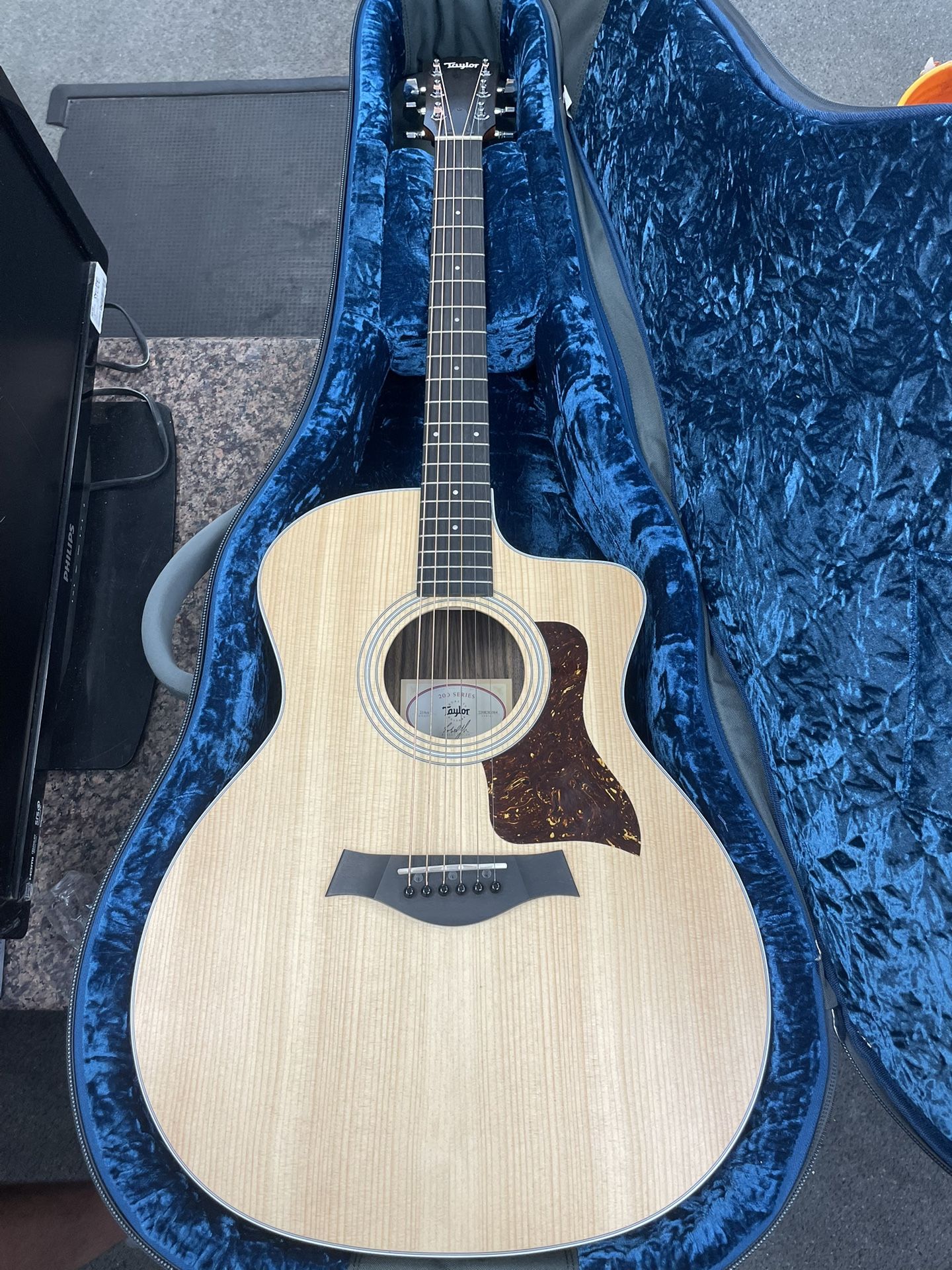 Taylor Grand Auditorium Acoustic/electric 2025 