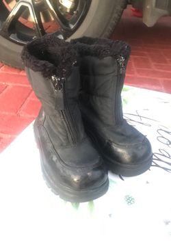 Toddler size 9 snow boots