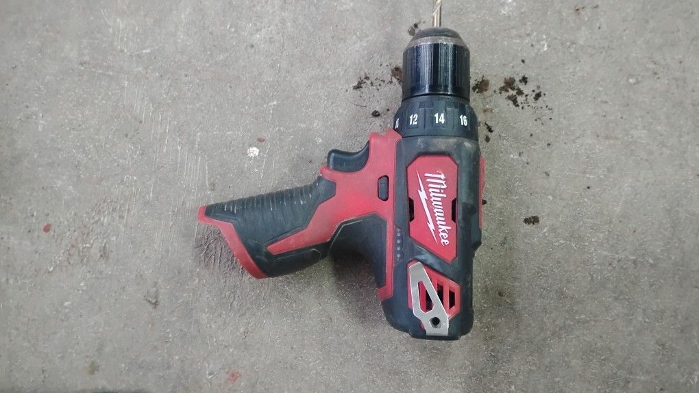 Milwaukee M12 3/8 Drill And Battery 