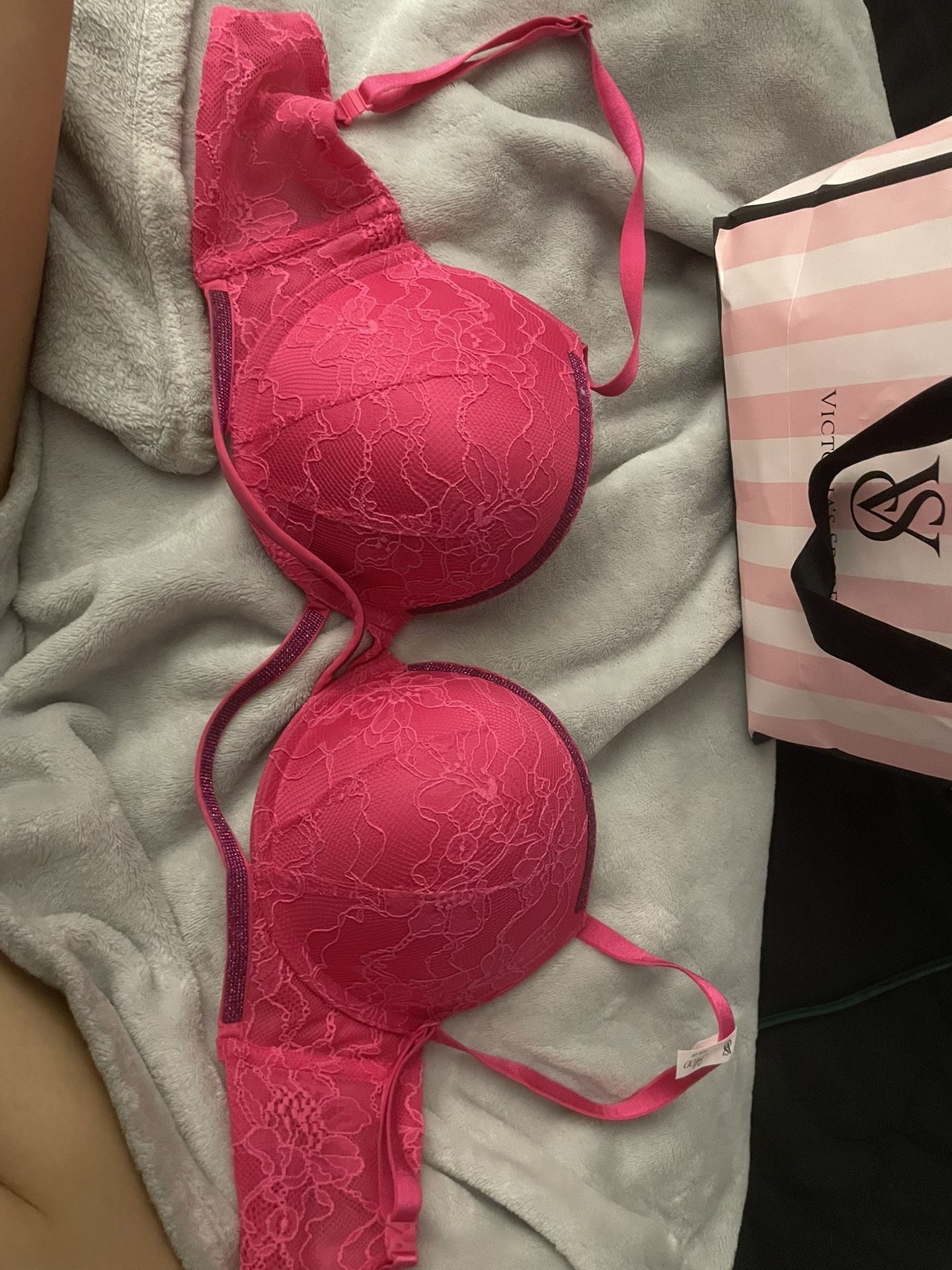 Brand new victoria secret push-up bras 34D and 34DD