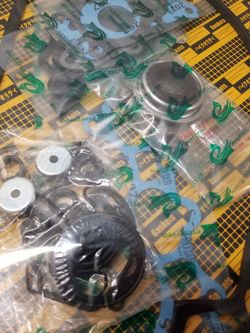 Honda. 1985 to 1989.. Head set (gaskets)