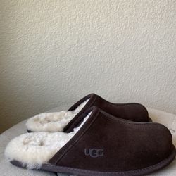 Uggs Slippers Size 9