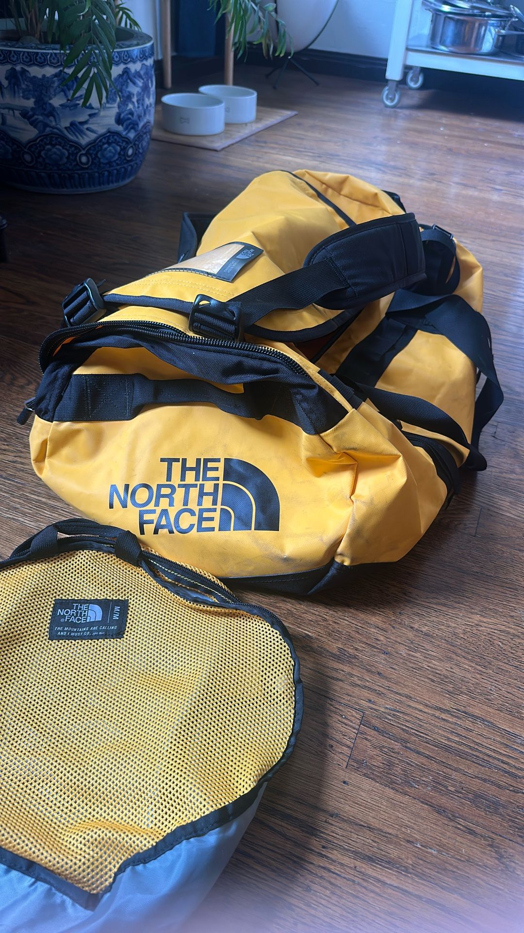 North Face Base Camp Duffel M 71L