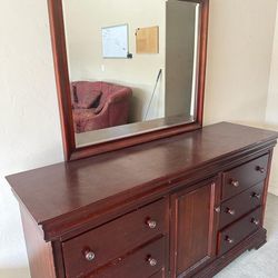 Classic Dresser and Mirror 6 Drawers 