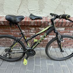 Women’s GT Laguna (Medium) Mtn Bike