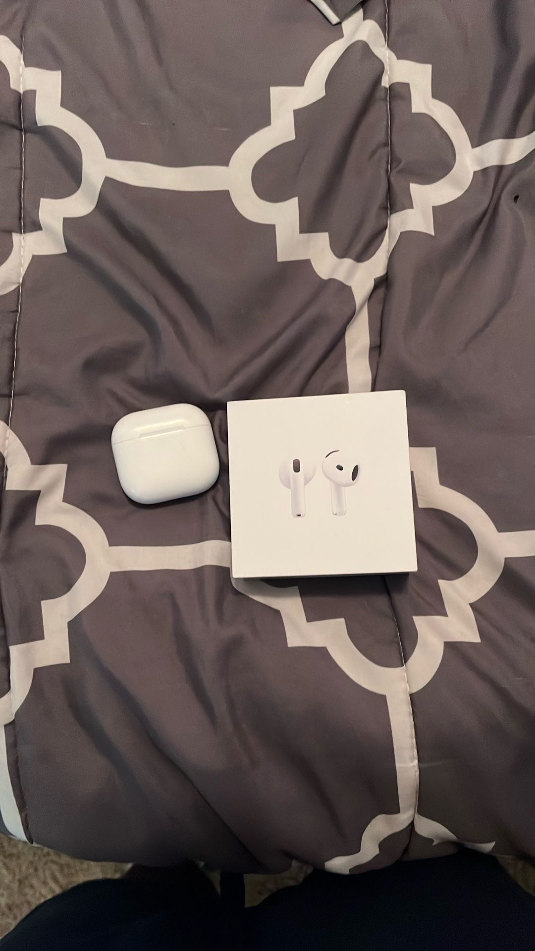 AirPods 4s