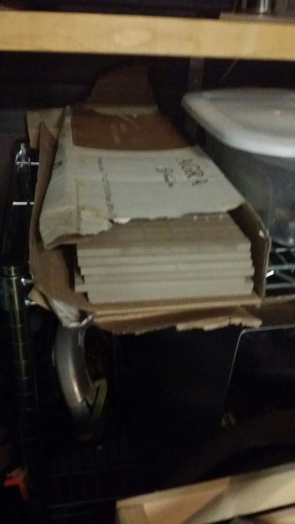 Floor/wall tile