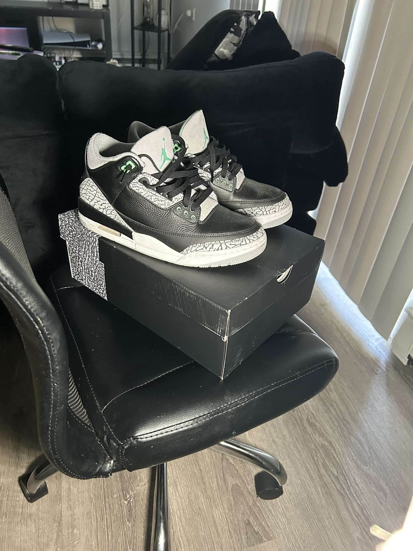 Air Jordan 3 Retro “Green Glow”