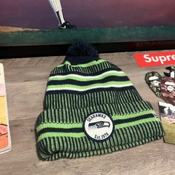 Seattle Seahawks Hat Beanie Mens One Size Blue Green NFL Football Pom New Era