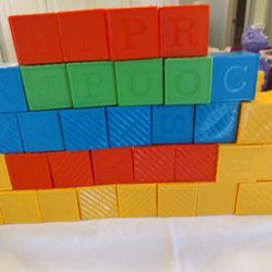Vintage Set Of 34 Tupperware Busy Blocks