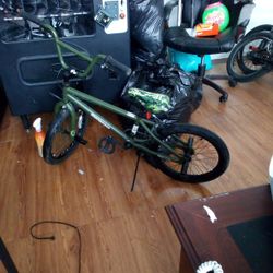 Mongoose 18 Inch