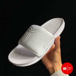 Nike Kobe Offcourt Slides ‘Triple White’ 