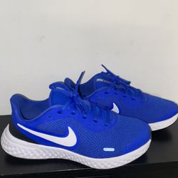 Nike Shoes Size. 5y 