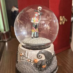 The Nightmare Before Christmas Snow Globe Musical 