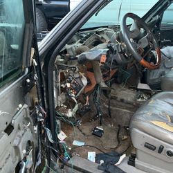 04 Cadillac Ext Parts Only 