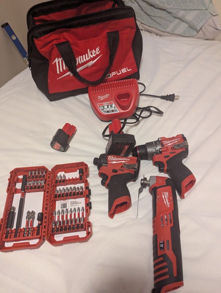 Milwaukee m12
