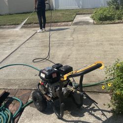 Dewalt 3600 PSI 2.5 GPM Pressure Washer and Surface Cleaner 