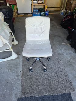 White Adjustable Rolling Office Chair – Chrome Base
