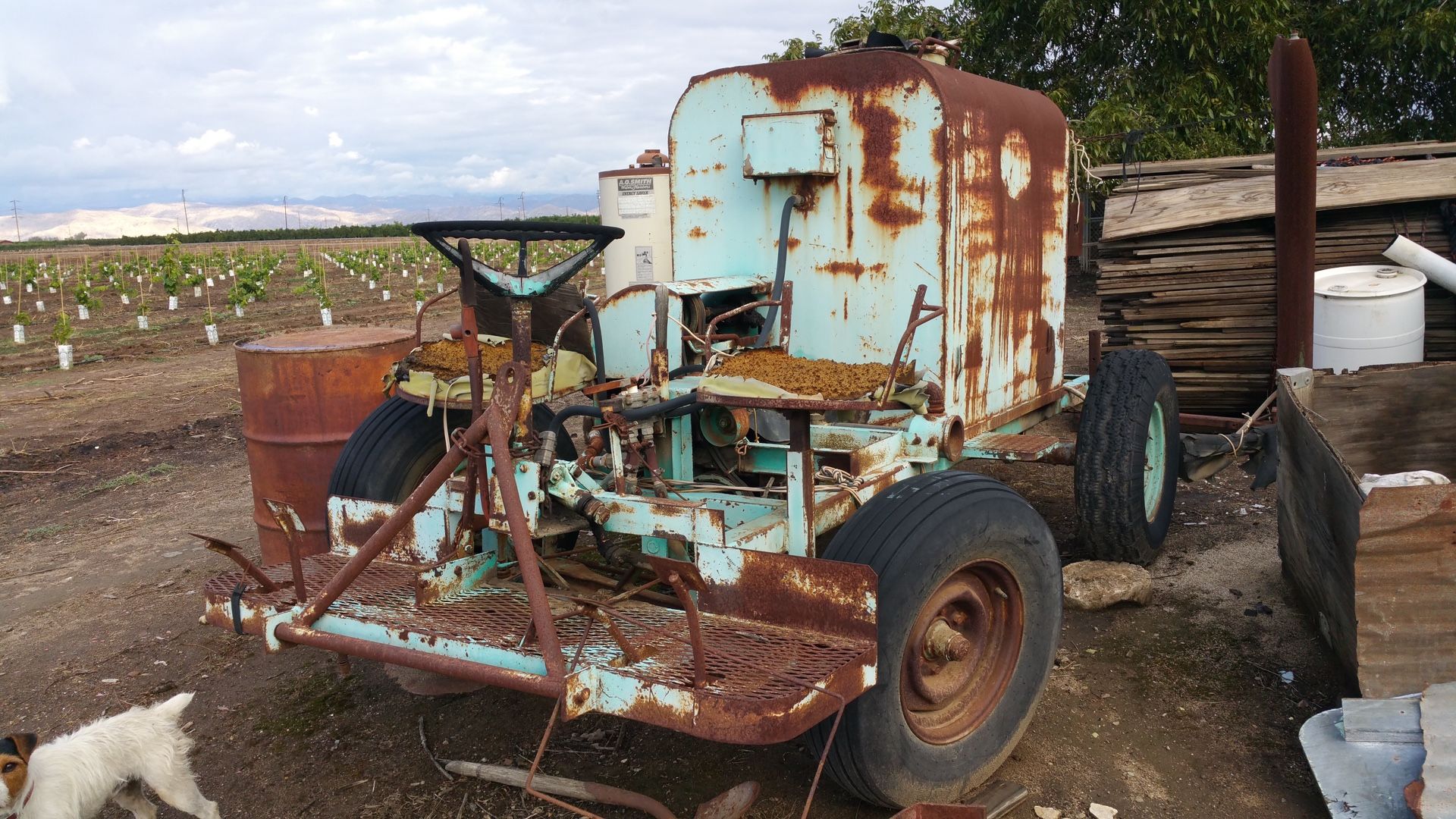 Randel Weed Sprayer 300 Gal Fiberglass Lined Tank