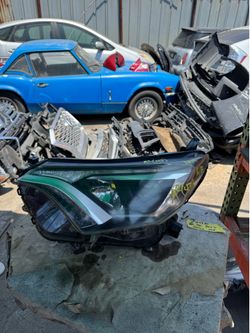Toyota RAV4 LEFT USED OEM HEADLIGHT (2016-2018)