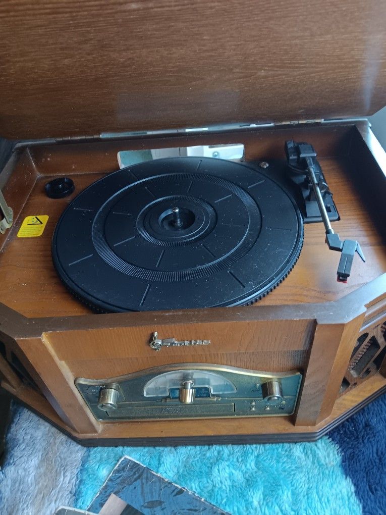 Emerson Vintage Look Record-cassette-cd Player And Fm Am Radio