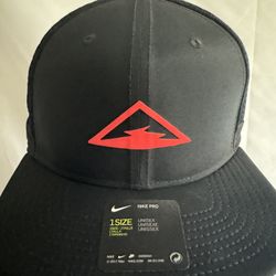 NWT Nike Dri-FIT Pro Trail Cap Hat CU6276 010