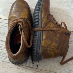 Preowned Boys Military Shoes