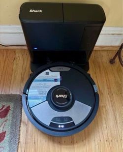 NEW Shark Combo Robot Vacuum & Mop, Shark Matrix HEPA Bagless Self Empty Base (Reconditioned) !