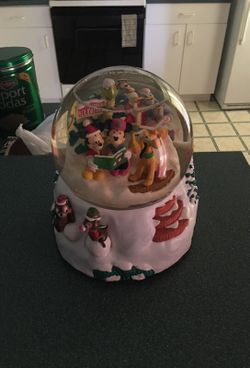 Mr. Christmas collectors edition Mickey mouse snow globe