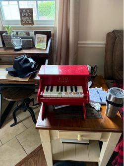 FAO SCHWARTZ UPRIGHT PLAY PIANO