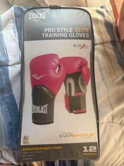 Boxing/training gloves