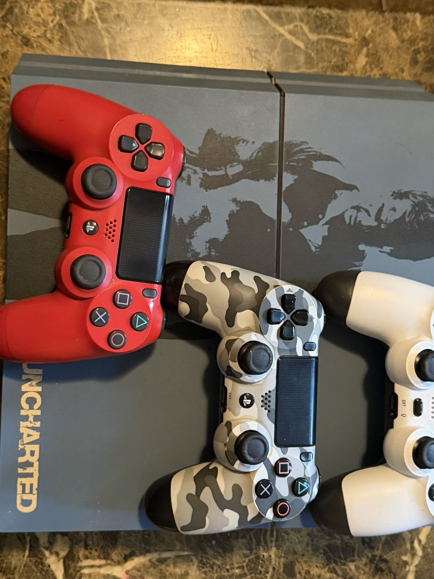 Uncharted Ps4 With 3 Controllers