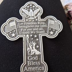 Let Freedom Ring throughout the land, For one and all, United We Stand. God Bless America* Pewter wall hanging Cross. Patriotic 90's. 5.5" tall x 4" 