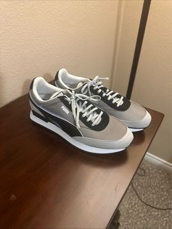 PUMA Colorblock Gray Black White Light Purple Low Top Lace-Up Athletic Sneakers