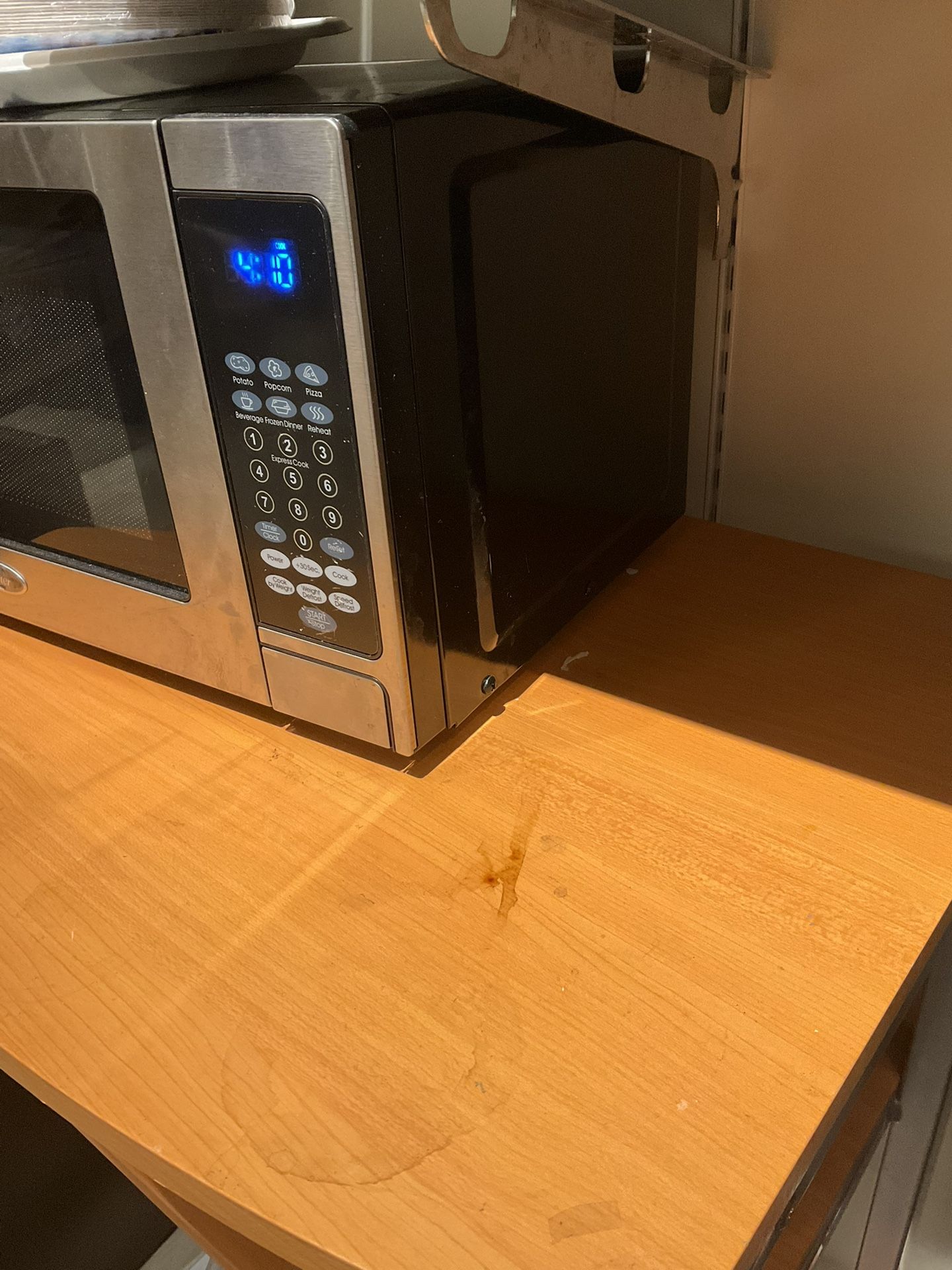 Oster Countertop Microwave – Heats Fast & Works Perfect!